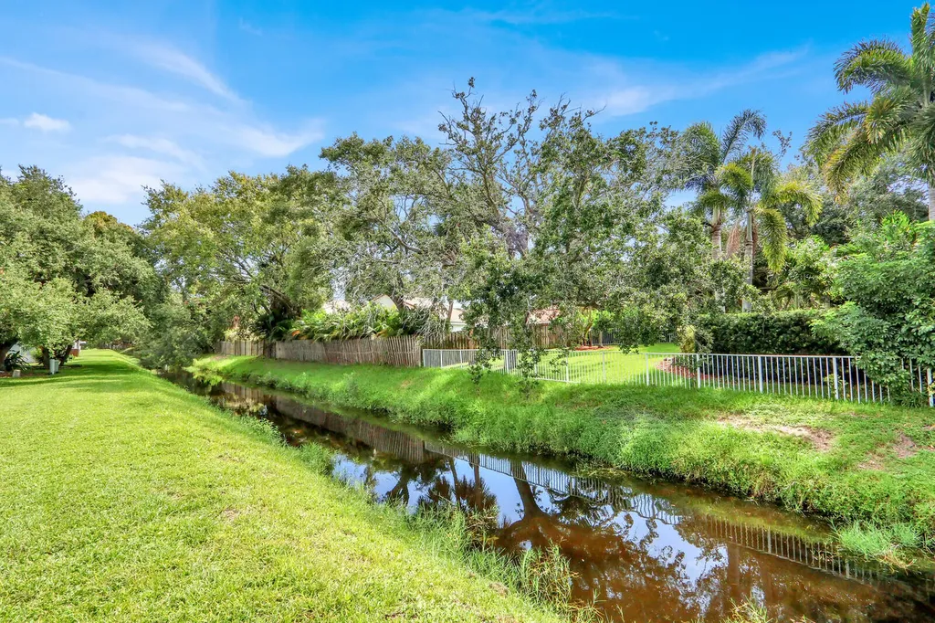 10084 Meridian Way N Palm Beach Gardens FL 33410