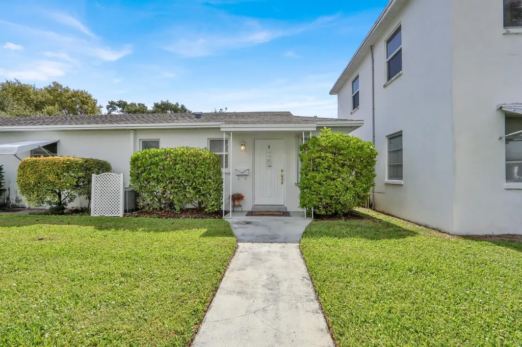 10084 Meridian Way N Palm Beach Gardens FL 33410