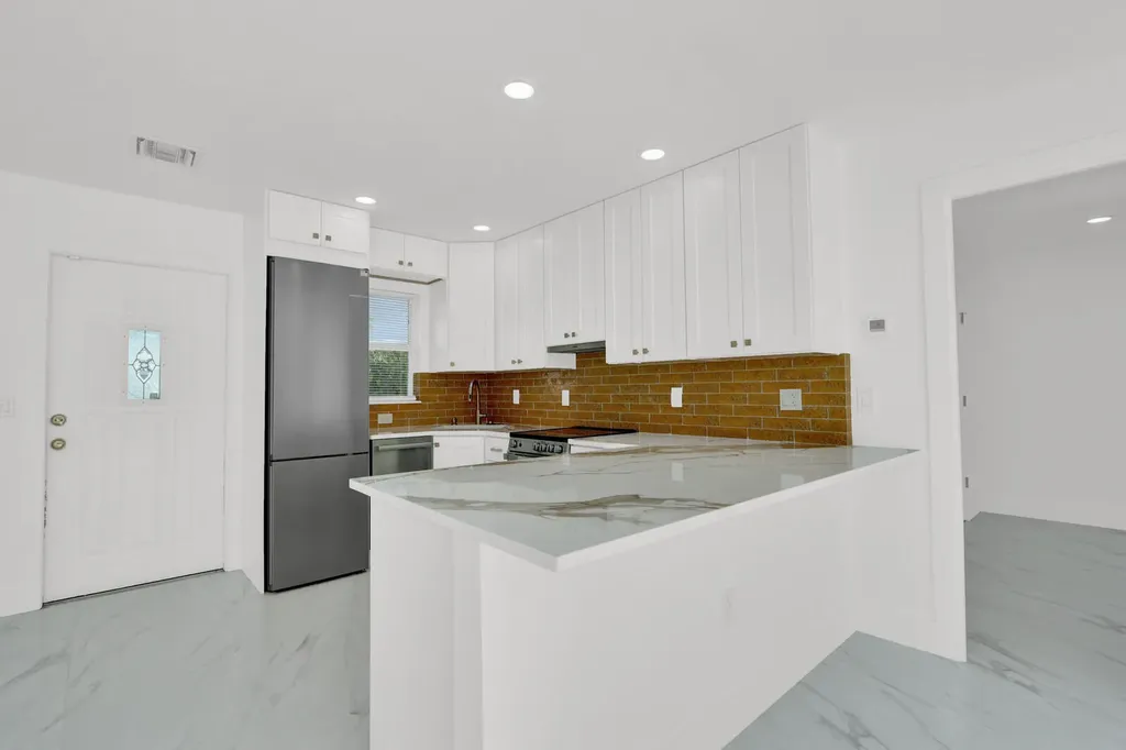 10084 Meridian Way N Palm Beach Gardens FL 33410