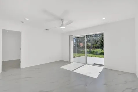 10084 Meridian Way N Palm Beach Gardens FL 33410