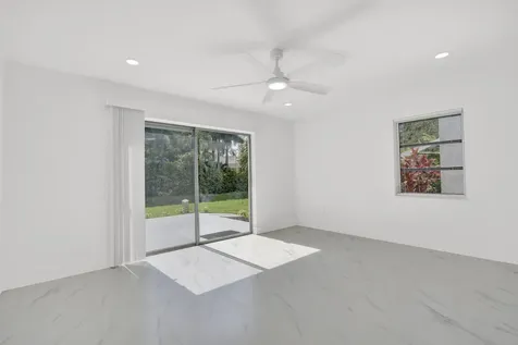 10084 Meridian Way N Palm Beach Gardens FL 33410