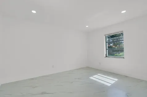 10084 Meridian Way N Palm Beach Gardens FL 33410