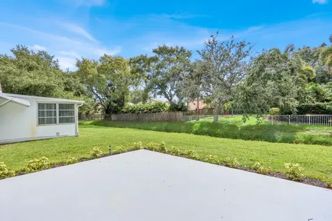 10084 Meridian Way N Palm Beach Gardens FL 33410