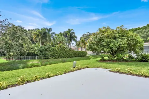 10084 Meridian Way N Palm Beach Gardens FL 33410