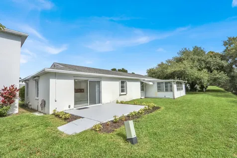 10084 Meridian Way N Palm Beach Gardens FL 33410