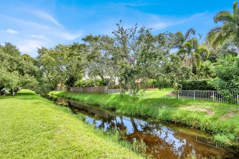 10084 Meridian Way N Palm Beach Gardens FL 33410
