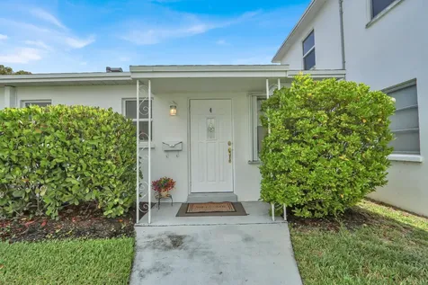 10084 Meridian Way N Palm Beach Gardens FL 33410