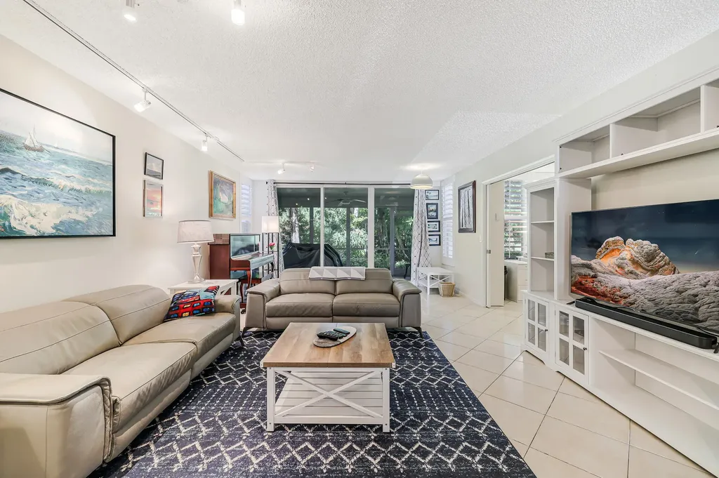 933 Cypress Grove Drive Pompano Beach FL 33069
