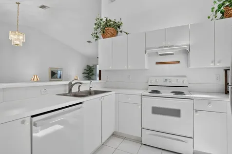 8100 Via Di Veneto Boca Raton FL 33496