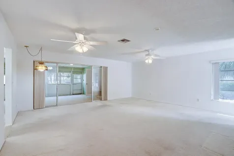 2886 E Fernley Drive E West Palm Beach FL 33415