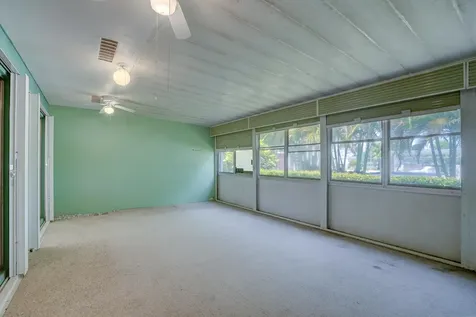 2886 E Fernley Drive E West Palm Beach FL 33415