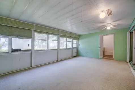 2886 E Fernley Drive E West Palm Beach FL 33415