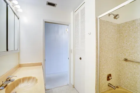 2886 E Fernley Drive E West Palm Beach FL 33415