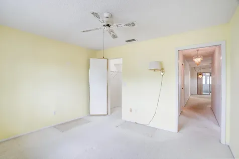 2886 E Fernley Drive E West Palm Beach FL 33415