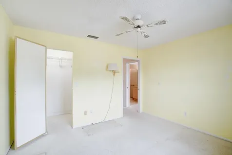 2886 E Fernley Drive E West Palm Beach FL 33415