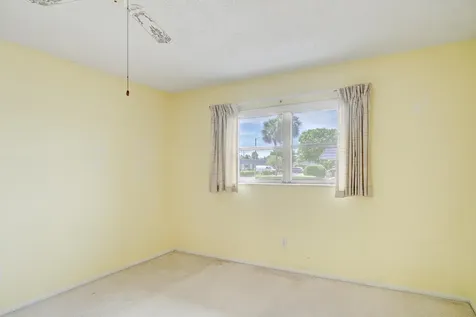 2886 E Fernley Drive E West Palm Beach FL 33415