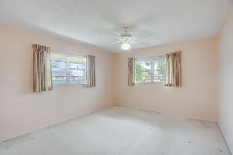 2886 E Fernley Drive E West Palm Beach FL 33415