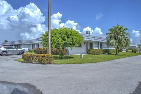 2886 E Fernley Drive E West Palm Beach FL 33415