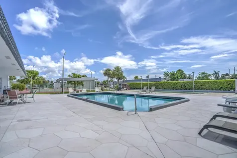 2886 E Fernley Drive E West Palm Beach FL 33415
