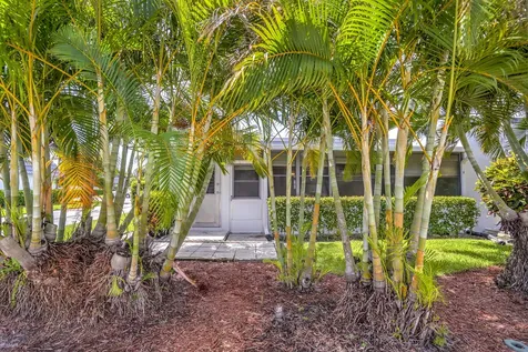 2886 E Fernley Drive E West Palm Beach FL 33415