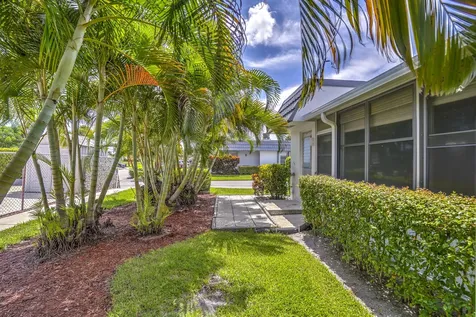 2886 E Fernley Drive E West Palm Beach FL 33415