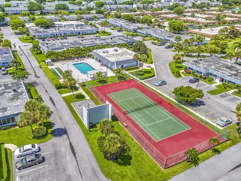 2886 E Fernley Drive E West Palm Beach FL 33415
