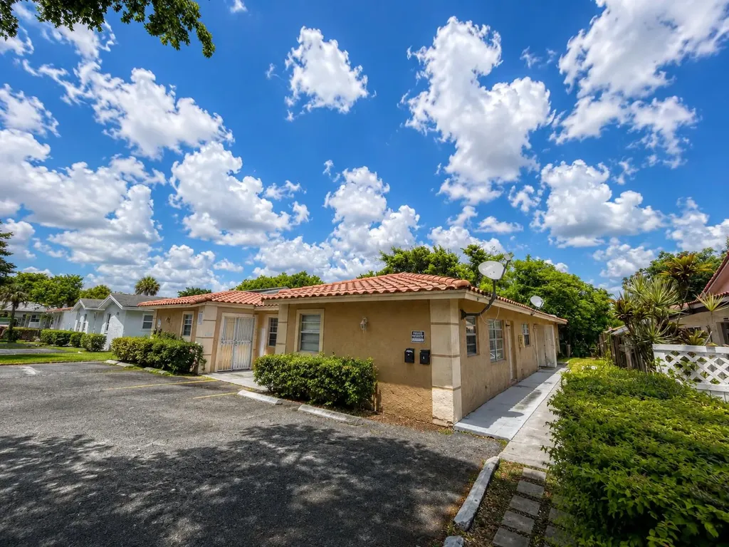 4125 Woodside Drive Coral Springs FL 33065