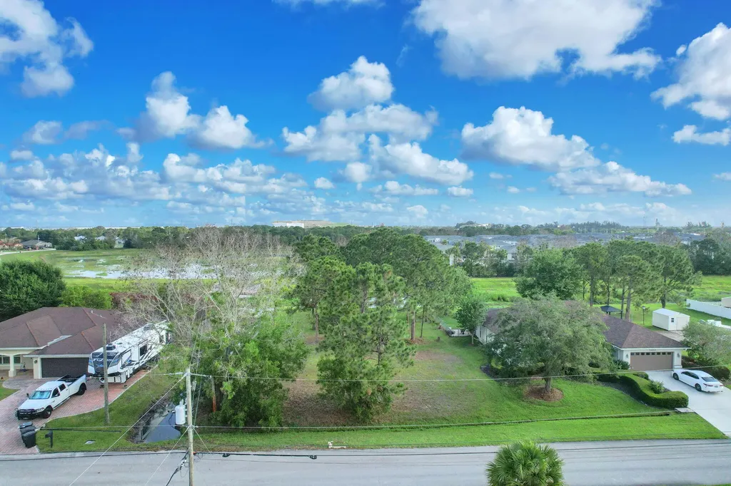 5464 NW Boydga Avenue Port St Lucie FL 34986