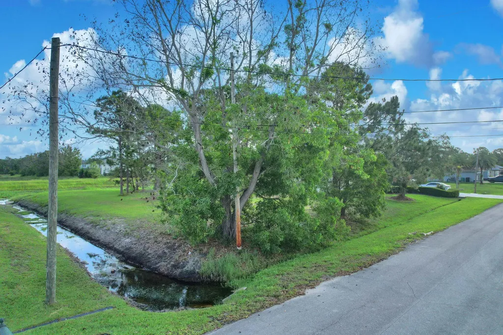 5464 NW Boydga Avenue Port St Lucie FL 34986