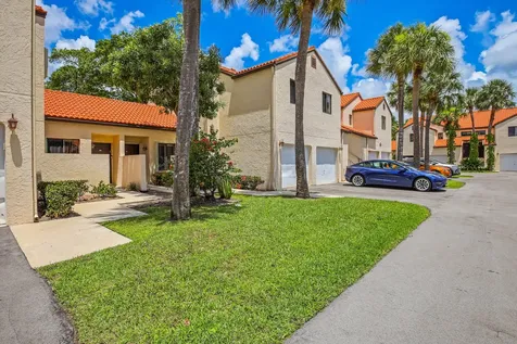 14 Vía De Casas Sur Boynton Beach FL 33426