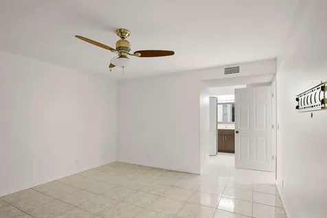 14 Vía De Casas Sur Boynton Beach FL 33426