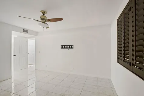 14 Vía De Casas Sur Boynton Beach FL 33426