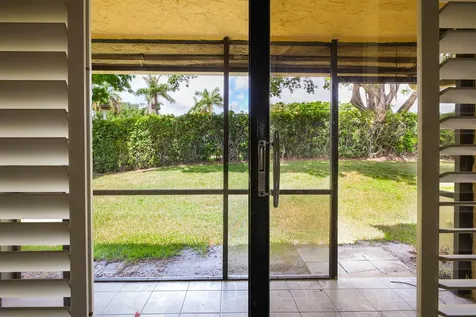 14 Vía De Casas Sur Boynton Beach FL 33426