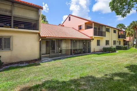 14 Vía De Casas Sur Boynton Beach FL 33426