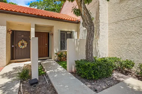 14 Vía De Casas Sur Boynton Beach FL 33426