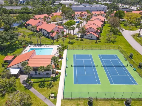 14 Vía De Casas Sur Boynton Beach FL 33426