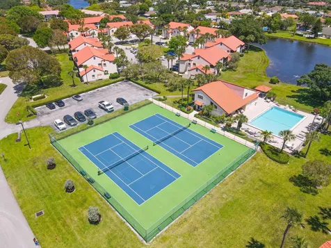 14 Vía De Casas Sur Boynton Beach FL 33426