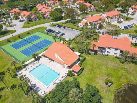 14 Vía De Casas Sur Boynton Beach FL 33426