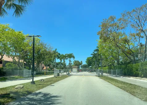 14 Vía De Casas Sur Boynton Beach FL 33426