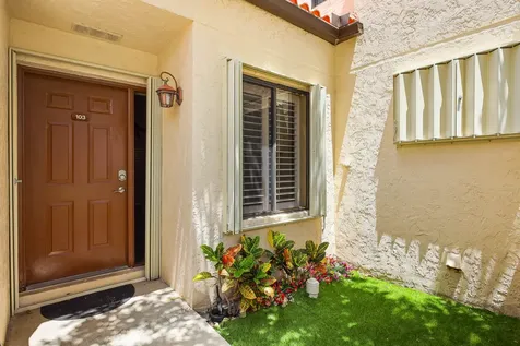 14 Vía De Casas Sur Boynton Beach FL 33426