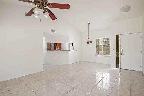 14 Vía De Casas Sur Boynton Beach FL 33426