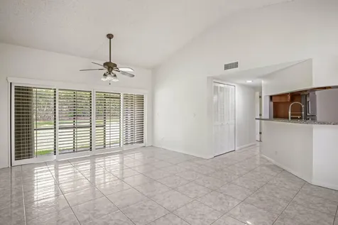 14 Vía De Casas Sur Boynton Beach FL 33426