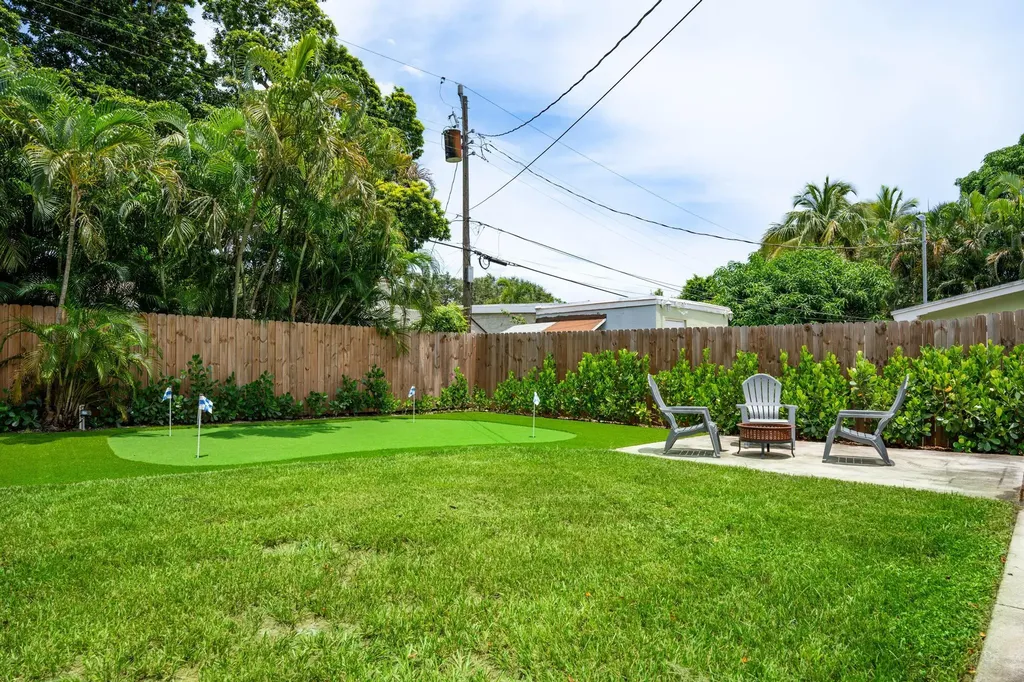 827 Nathan Hale Road West Palm Beach FL 33405