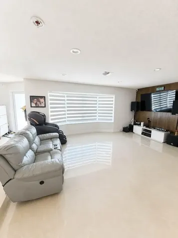 4291 NW 42nd Street Lauderdale Lakes FL 33319