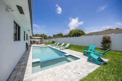 526 Linnet Circle Delray Beach FL 33444