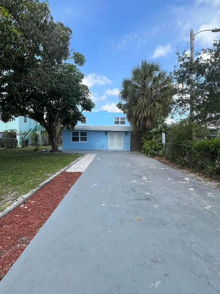 817 S L Street Lake Worth Beach FL 33460