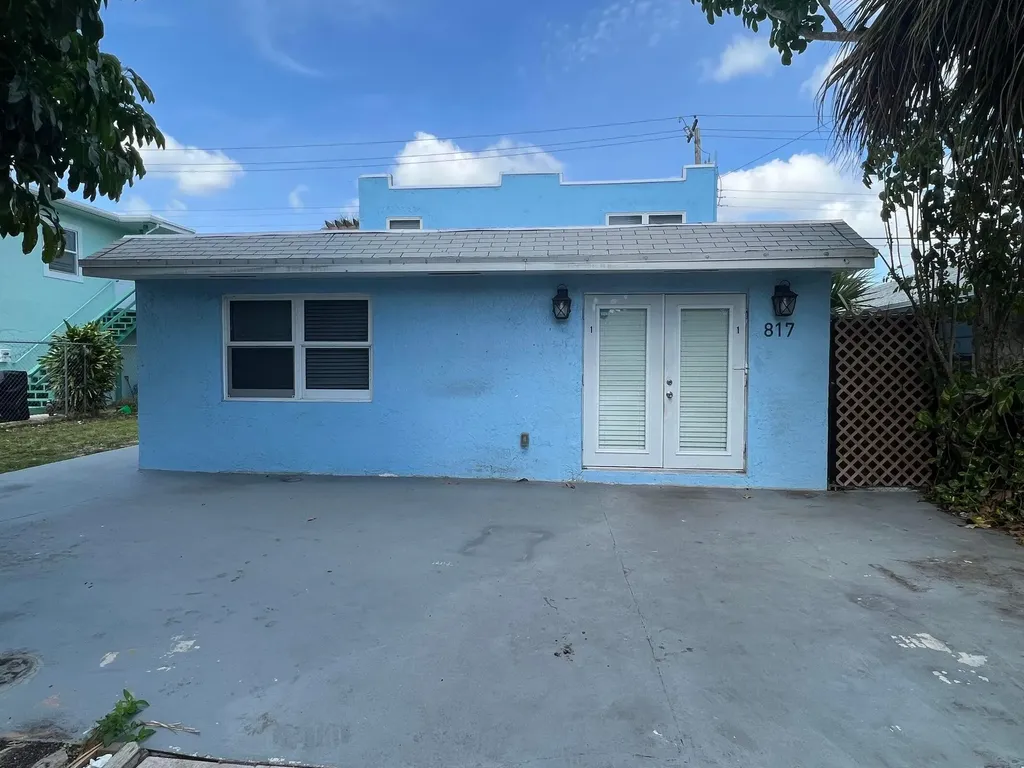 817 S L Street Lake Worth Beach FL 33460