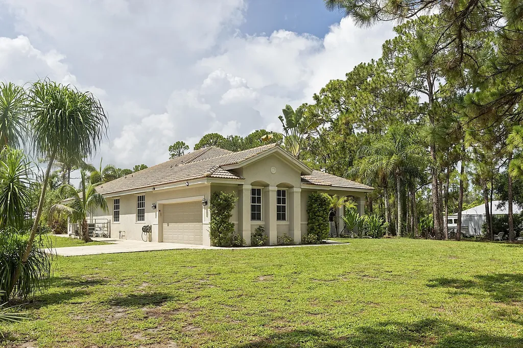 17854 88th Road N The Acreage FL 33470