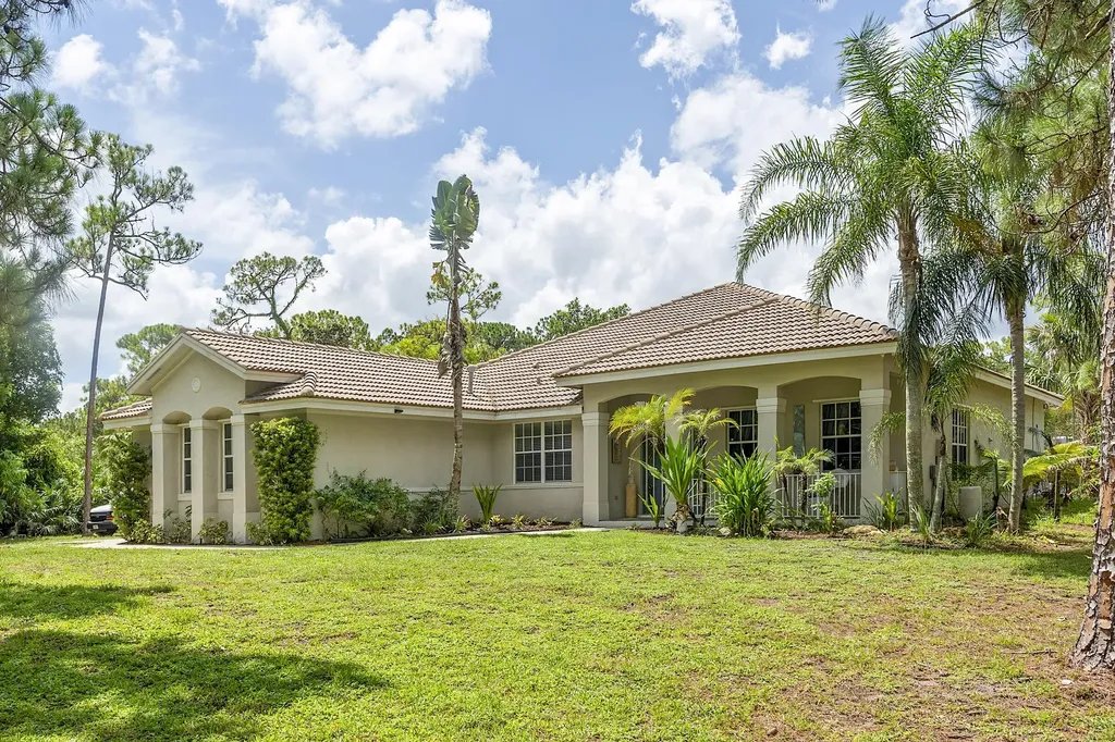 17854 88th Road N The Acreage FL 33470