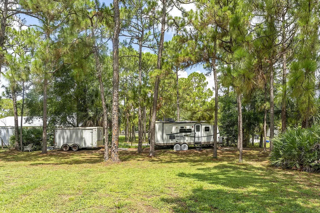 17854 88th Road N The Acreage FL 33470